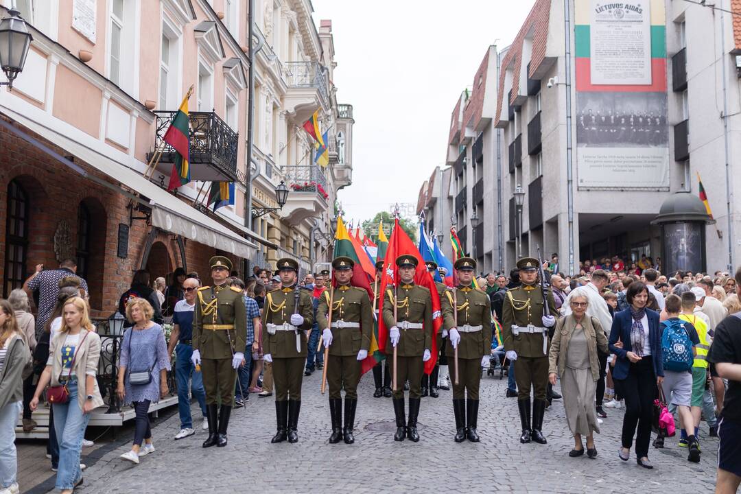 Triumfo eisena  nuo Aušros vartų iki Valdovų rūmų 