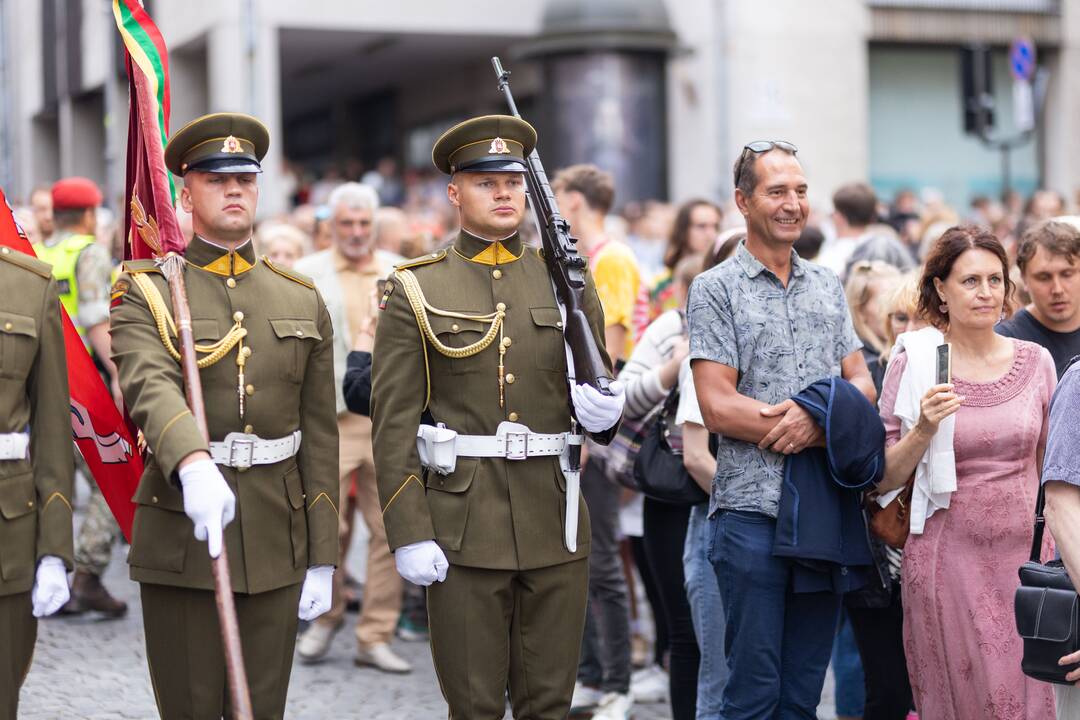 Triumfo eisena  nuo Aušros vartų iki Valdovų rūmų 