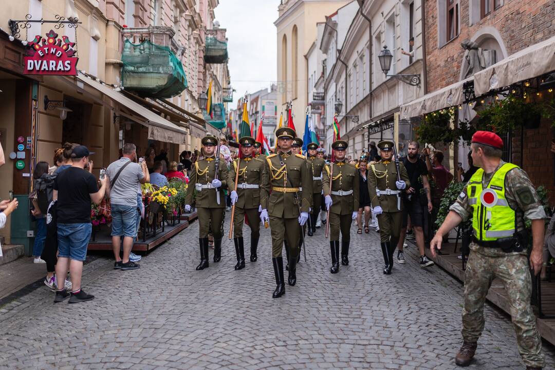 Triumfo eisena  nuo Aušros vartų iki Valdovų rūmų 