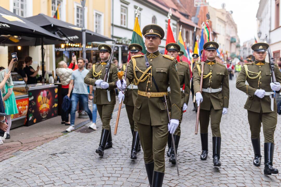 Triumfo eisena  nuo Aušros vartų iki Valdovų rūmų 