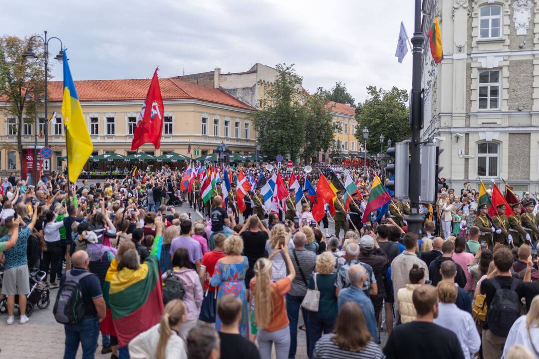 Triumfo eisena  nuo Aušros vartų iki Valdovų rūmų 