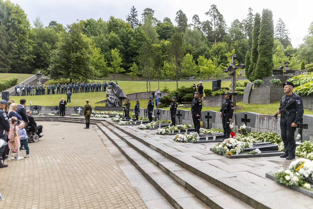 Medininkų žudynių pagerbimo ceremonija Antakalnio kapinėse