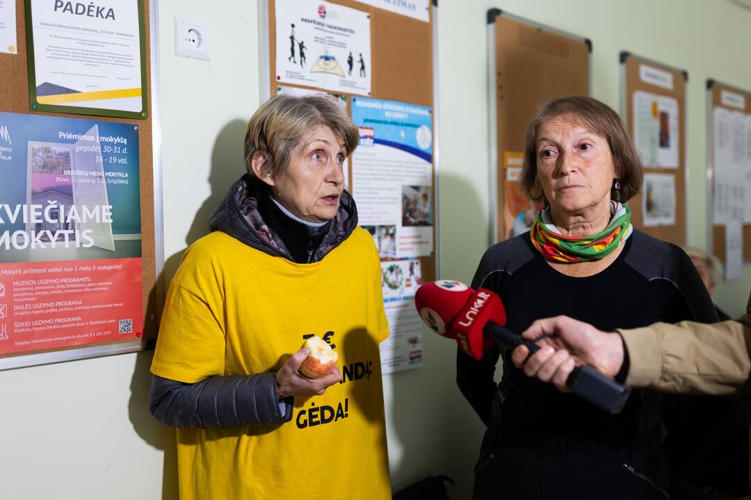 Nuo Klaipėdos į Vilnių žygiuojantys mokytojai pasiekė sostinę
