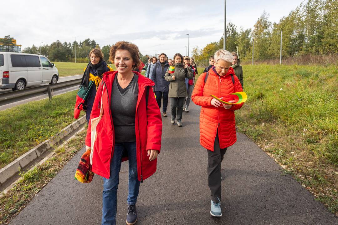 Nuo Klaipėdos į Vilnių žygiuojantys mokytojai pasiekė sostinę