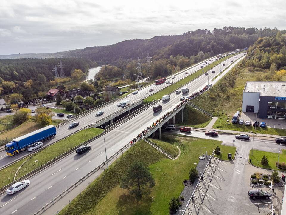 Nuo Klaipėdos į Vilnių žygiuojantys mokytojai pasiekė sostinę