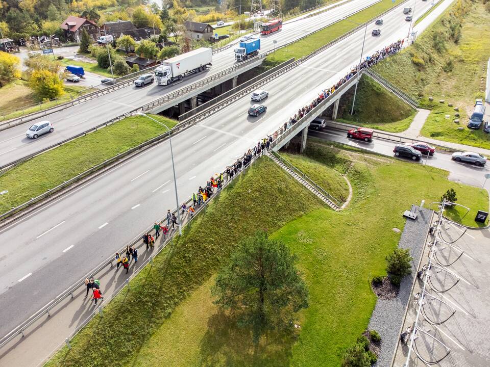 Nuo Klaipėdos į Vilnių žygiuojantys mokytojai pasiekė sostinę