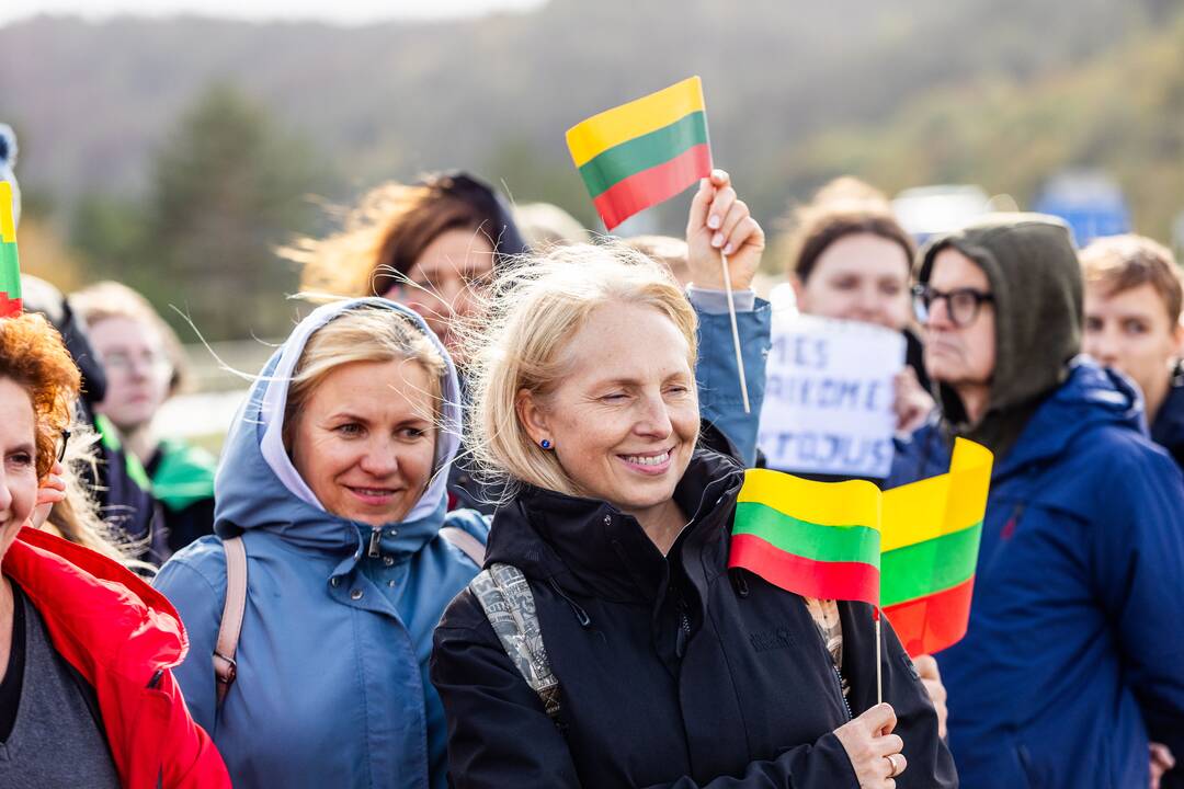 Nuo Klaipėdos į Vilnių žygiuojantys mokytojai pasiekė sostinę