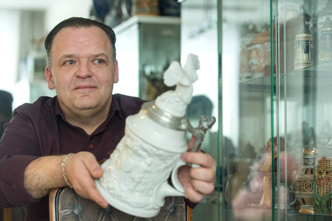 Pirma: alaus bokalų kolekcionavimas – Ž. Stanulevičiaus aistra, prasidėjusi nuo Vokietijoje rasto bokalo. Dabar jo namuose įvairiausių bokalų – per 500.