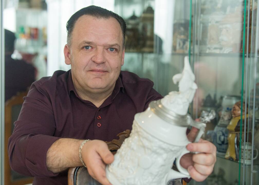 Pirma: alaus bokalų kolekcionavimas – Ž. Stanulevičiaus aistra, prasidėjusi nuo Vokietijoje rasto bokalo. Dabar jo namuose įvairiausių bokalų – per 500.