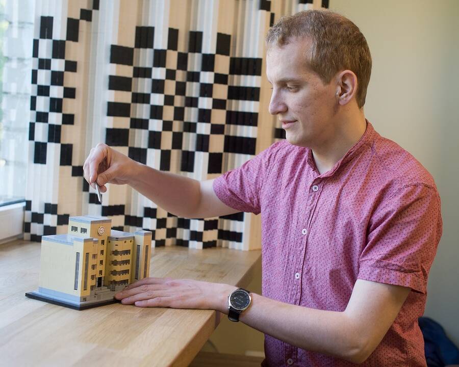 Rezultatas: R. Mikšiūno iš kaladėlių sukurti darbai reikalauja daug kantrybės, užsispyrimo ir kruopštumo.