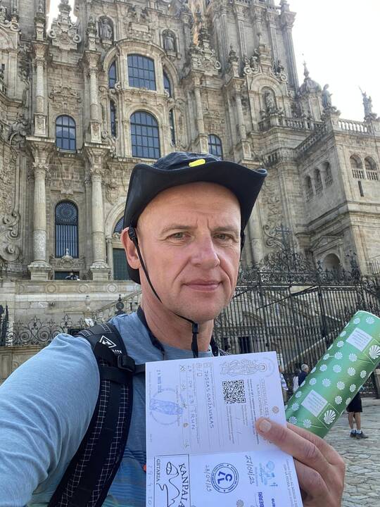 Orientyrai: geltonosios Šv. Jokūbo kriauklytės aiškiai rodo kelią, o jei pasiklysti – visada gali pasiklausti telefone esančios išmaniosios programėlės. 