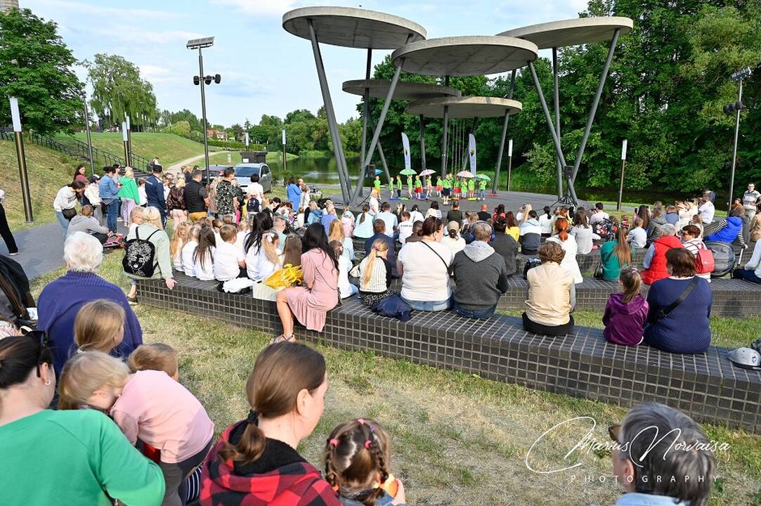 Tradicija: ketvirtadieniais Garliavos Kaimynystės parkas vėl tampa „Skambančiu parku“. 