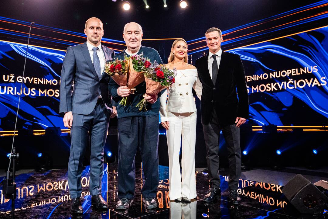 Dublis: disko metikas M. Alekna (dešinėje) šiemet iškovojo Europos auksą, pasaulio sidabrą ir buvo pripažintas Europos lengvosios atletikos „Kylančia žvaigžde“, o atletą išugdęs M. Jusis – Metų treneris.