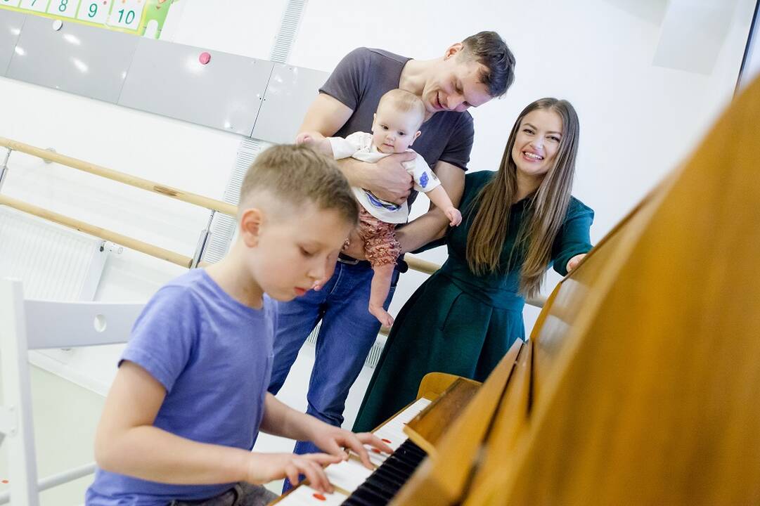 Praktika: ketverių metų dukrytė ir beveik vienuolikos sūnus R.Lazdin – geriausias įrodymas, kad intelektų mankšta veikia. 