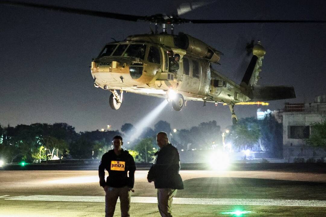Išlaisvinta nauja Gazos įkaitų grupė, tęsiamos derybos dėl paliaubų