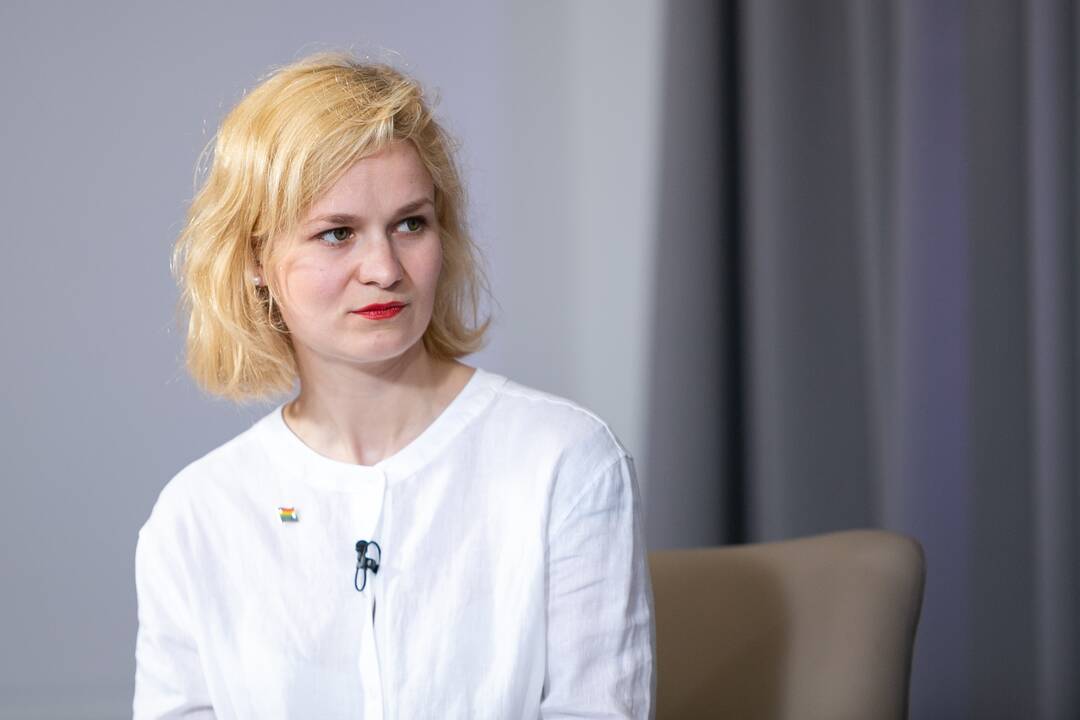 Tvarka: jei indikacijų atlikti cezario pjūvio operaciją nėra, bet ji atliekama moters pageidavimu, tiek už konsultavimą, tiek už operaciją bei pooperacinę priežiūrą pacientė turi susimokėti pati.