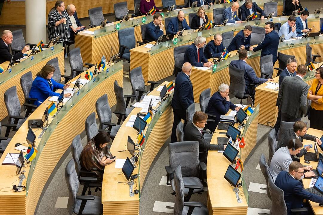 Politologai: kelių „laisviečių“ sprendimas palaikyti opoziciją – įspėjimas konservatoriams