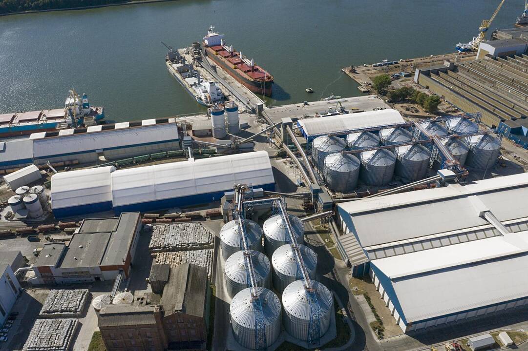 Unikalus: dėl unikalios technologinės ir infrastruktūrinės įrangos kompanijos „Bega“ žemės ūkio produktų krovos kompleksas yra pirmasis uoste, pritaikytas dirbti tiek importui, tiek eksportui tuo pačiu metu.