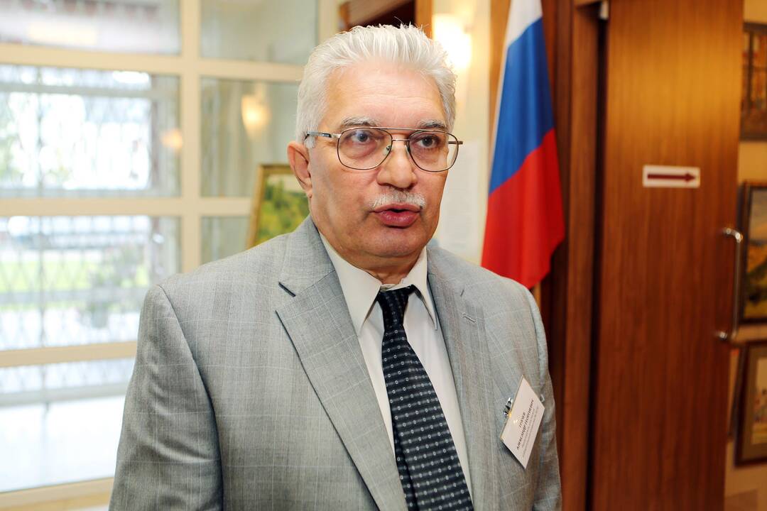 Kaltinimai: oficialiame RF Vyriausybės tinklalapyje Lietuvai primetamas istorinių faktų klastojimas ir nacių kolaborantų šlovinimas.