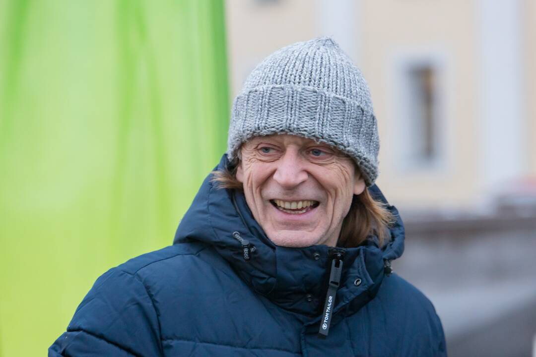 Kaune dalijamos eglės šakos