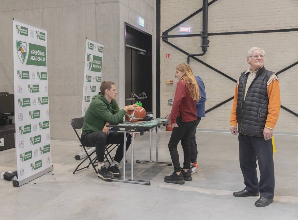 Būrelių mugė atnaujintoje Sporto halėje