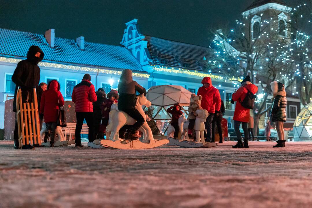 Kauniečiai atsisveikina su Kalėdų egle