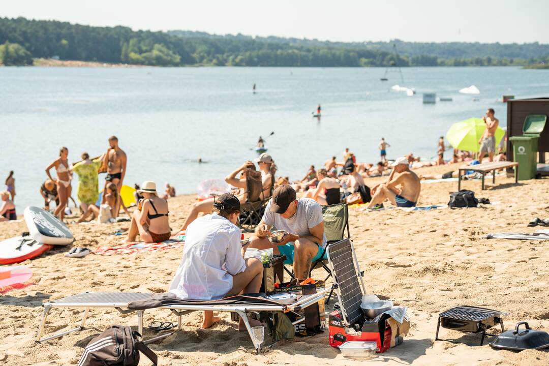 Kauniečių poilsis prie vandens telkinių