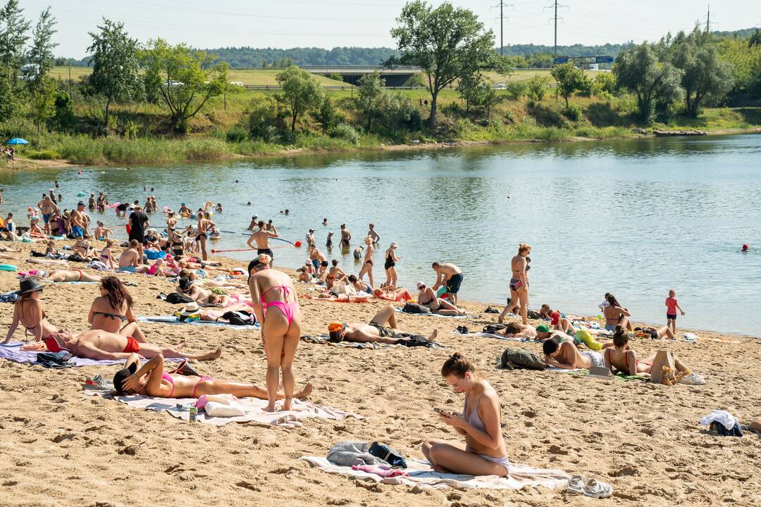 Kauniečių poilsis prie vandens telkinių