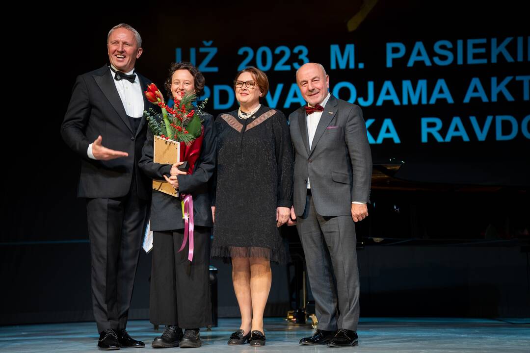 „Auksinių Teatro Rūtos šakelių įteikimo šventė“