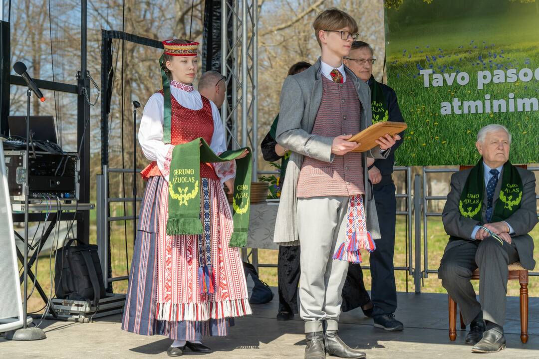 Ukrainos aukų atminties ąžuolynas 