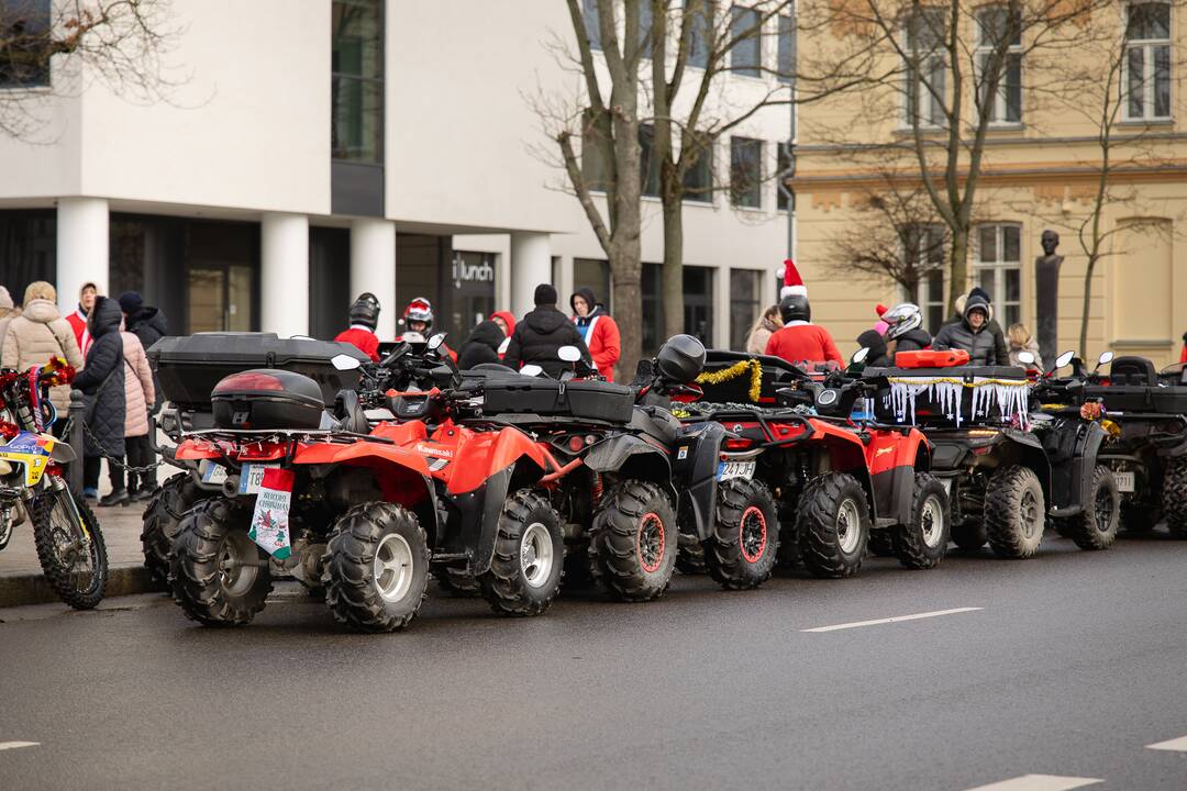 Kalėdų Seneliai išriedėjo į miesto gatves