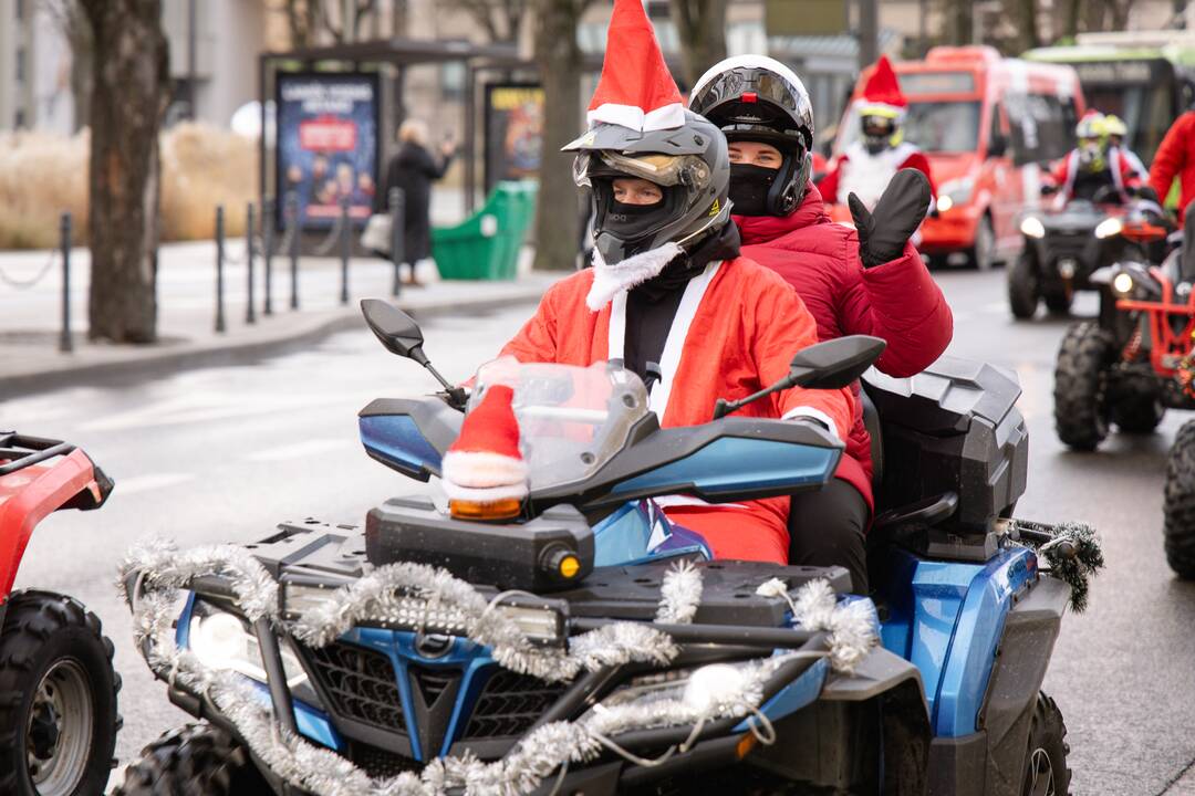 Kalėdų Seneliai išriedėjo į miesto gatves