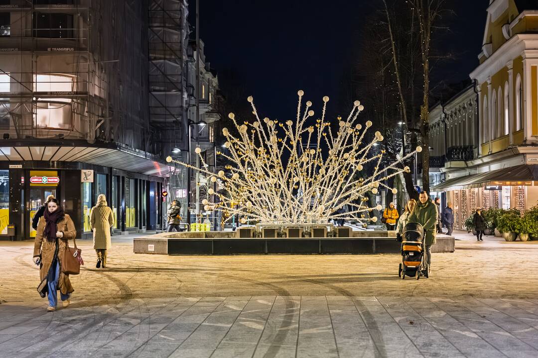 Kalėdiniai Kauno papuošimai jau džiugina praeivius