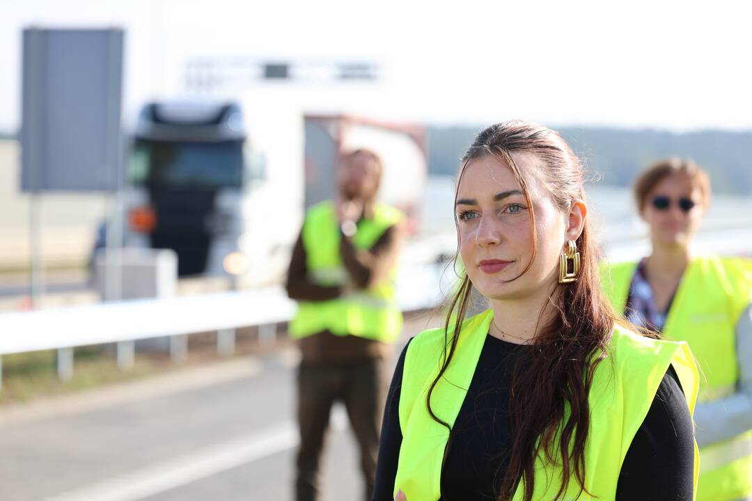 A1 kelyje atidarytas vidurinis tiltas per Nerį