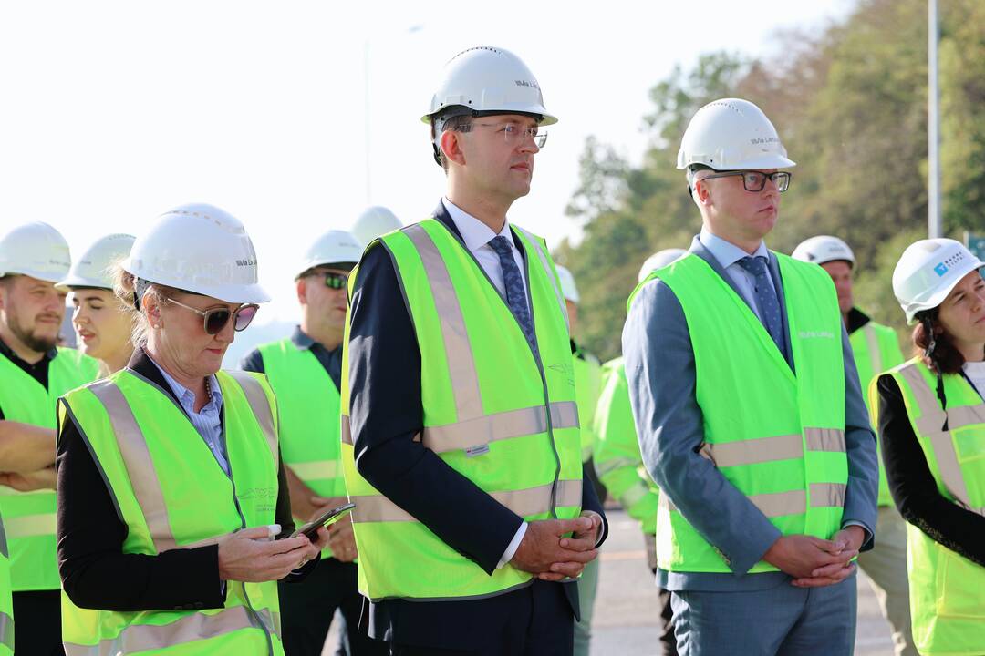 A1 kelyje atidarytas vidurinis tiltas per Nerį