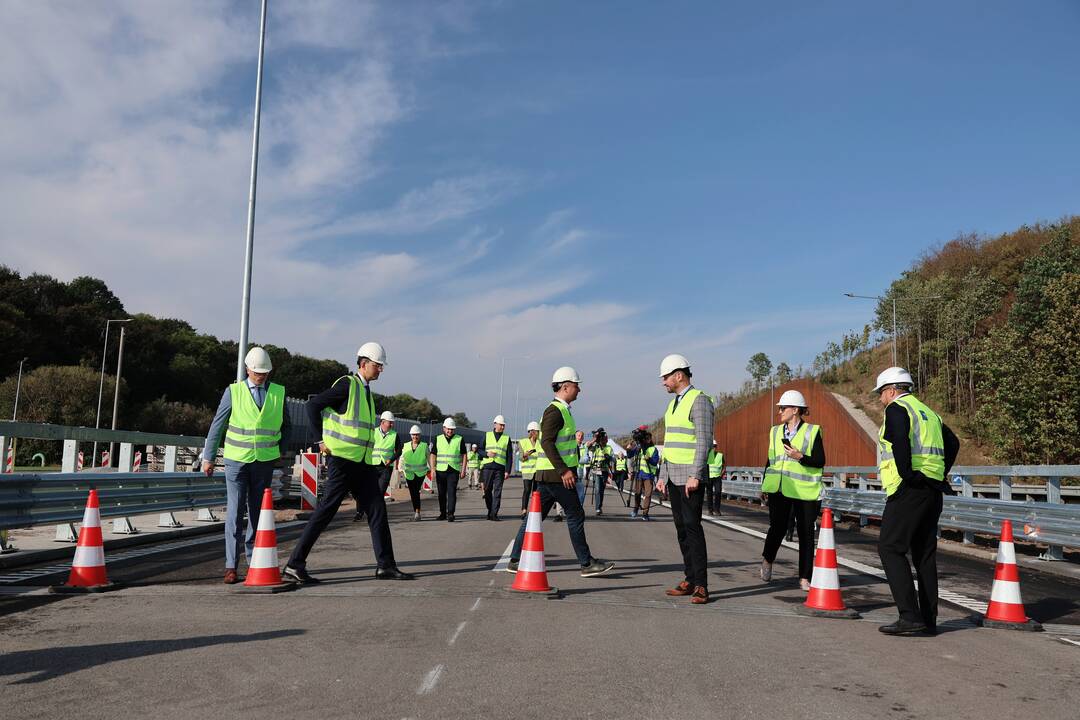 A1 kelyje atidarytas vidurinis tiltas per Nerį