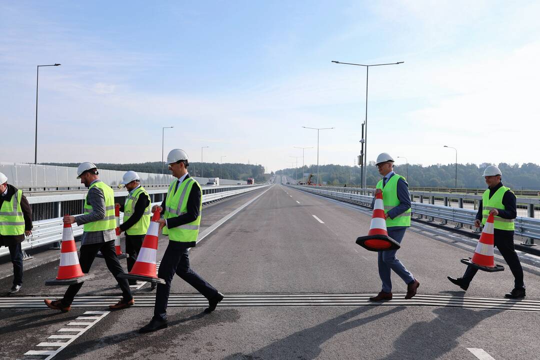 A1 kelyje atidarytas vidurinis tiltas per Nerį