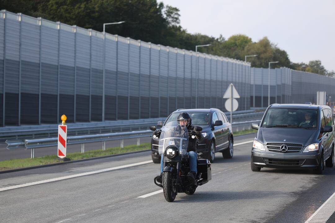 A1 kelyje atidarytas vidurinis tiltas per Nerį