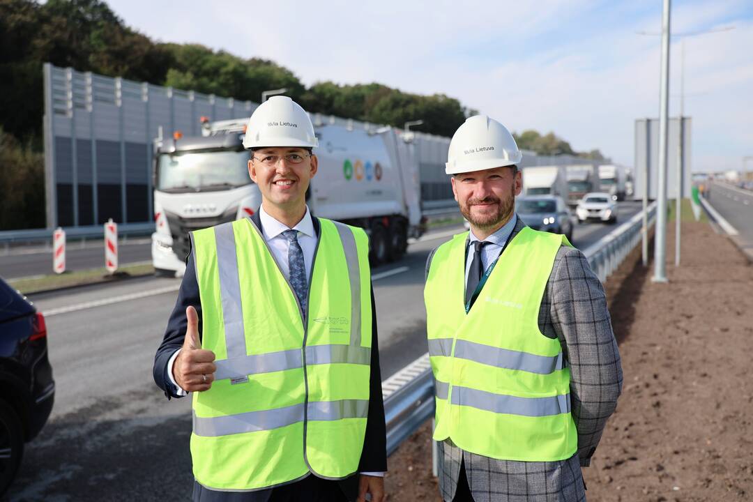 A1 kelyje atidarytas vidurinis tiltas per Nerį