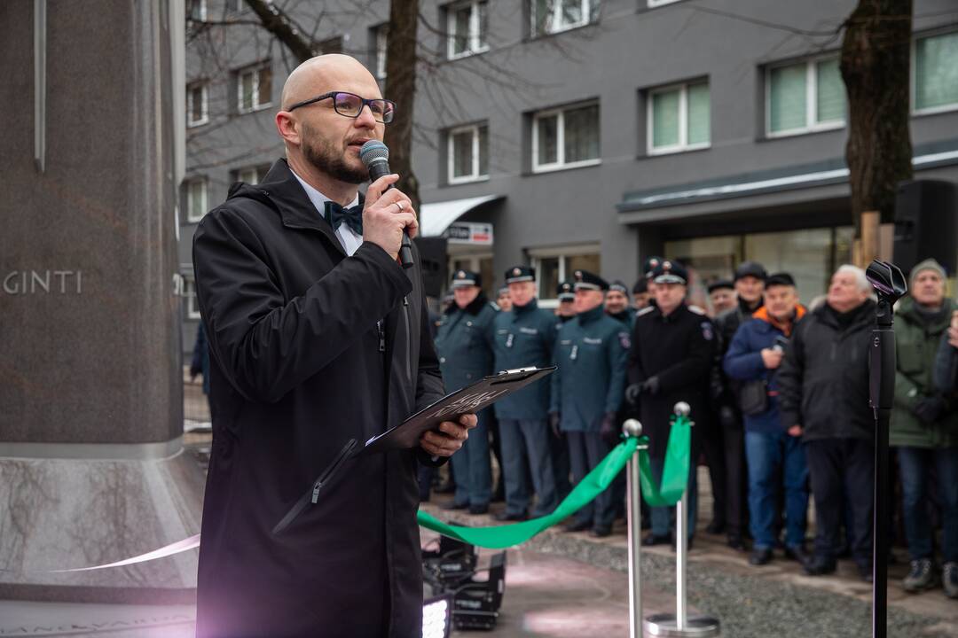 Oficialiai atidengtas policijai skirtas obeliskas