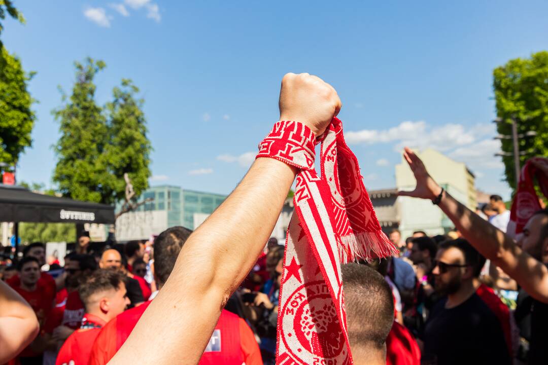 Laisvės alėją užtvindė „Eurolygos“ sirgaliai: daugelis – už graikų „Olympiacos“ 