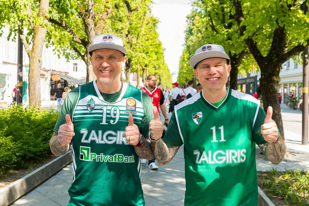 Laisvės alėją užtvindė „Eurolygos“ sirgaliai: daugelis – už graikų „Olympiacos“ 