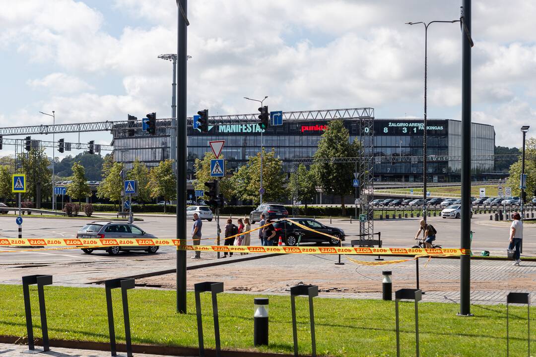 Prie Kauno „Akropolio“ – vandentiekio avarija