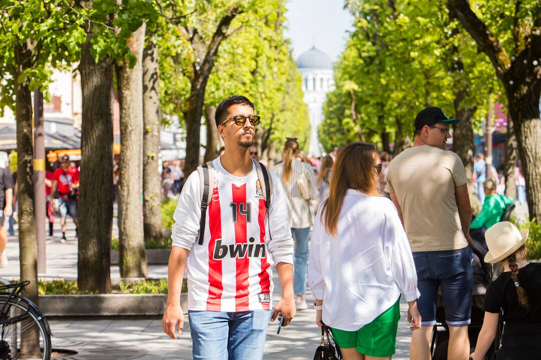 Laisvės alėją užtvindė „Eurolygos“ sirgaliai: daugelis – už graikų „Olympiacos“ 