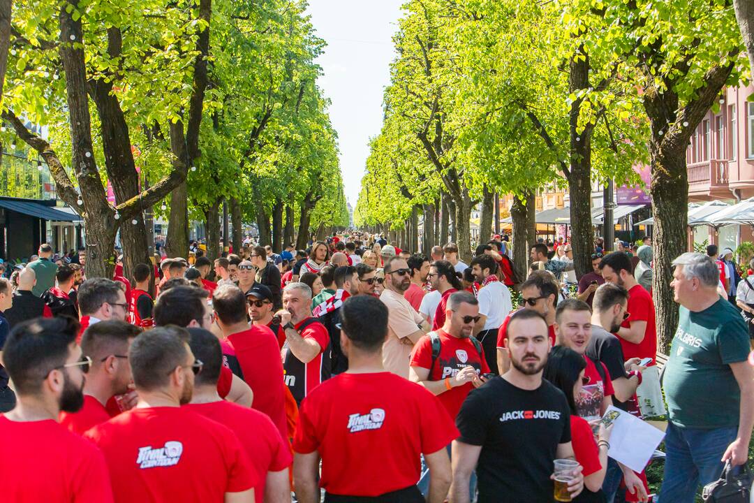 Laisvės alėją užtvindė „Eurolygos“ sirgaliai: daugelis – už graikų „Olympiacos“ 