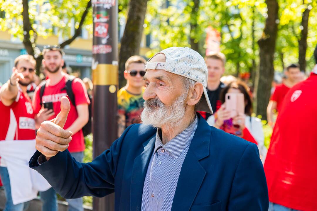 Laisvės alėją užtvindė „Eurolygos“ sirgaliai: daugelis – už graikų „Olympiacos“ 