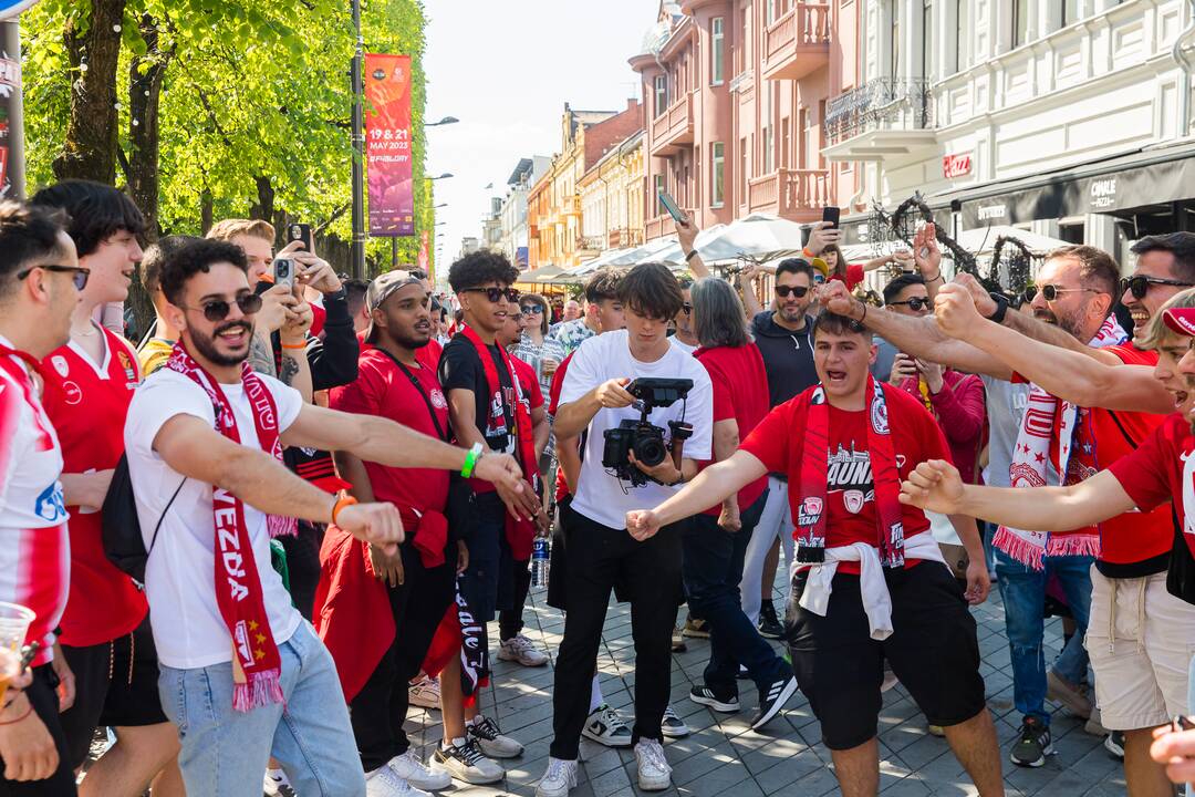 Laisvės alėją užtvindė „Eurolygos“ sirgaliai: daugelis – už graikų „Olympiacos“ 