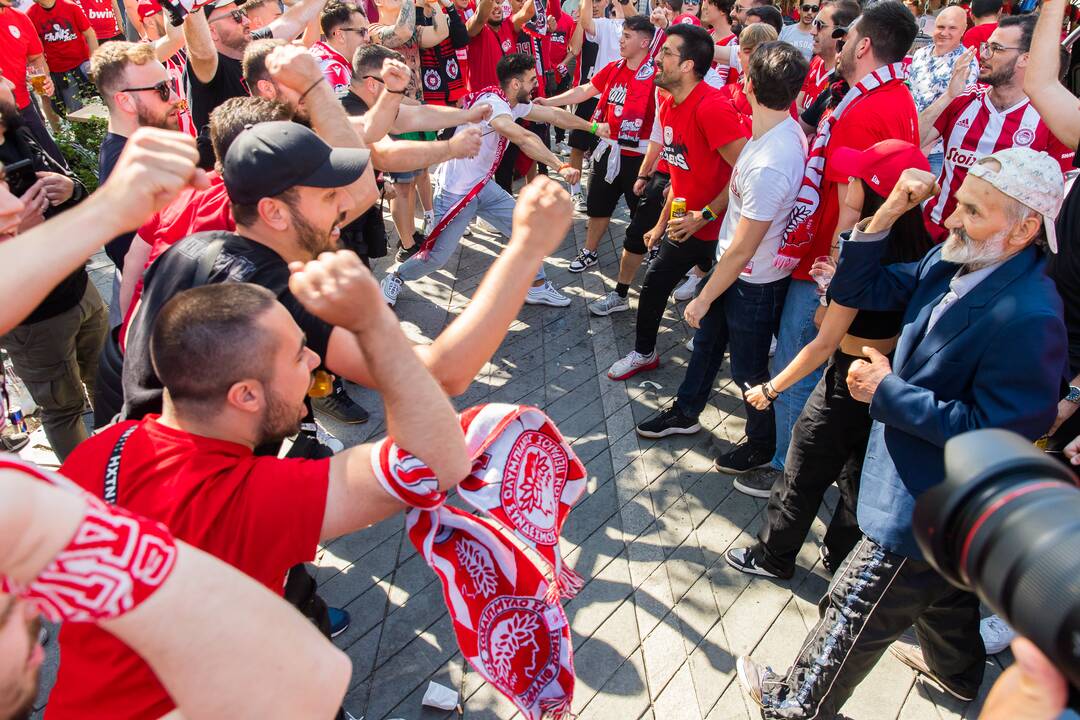 Laisvės alėją užtvindė „Eurolygos“ sirgaliai: daugelis – už graikų „Olympiacos“ 