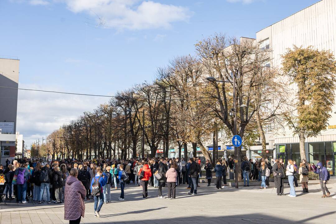 Kaune evakuotos mokyklos