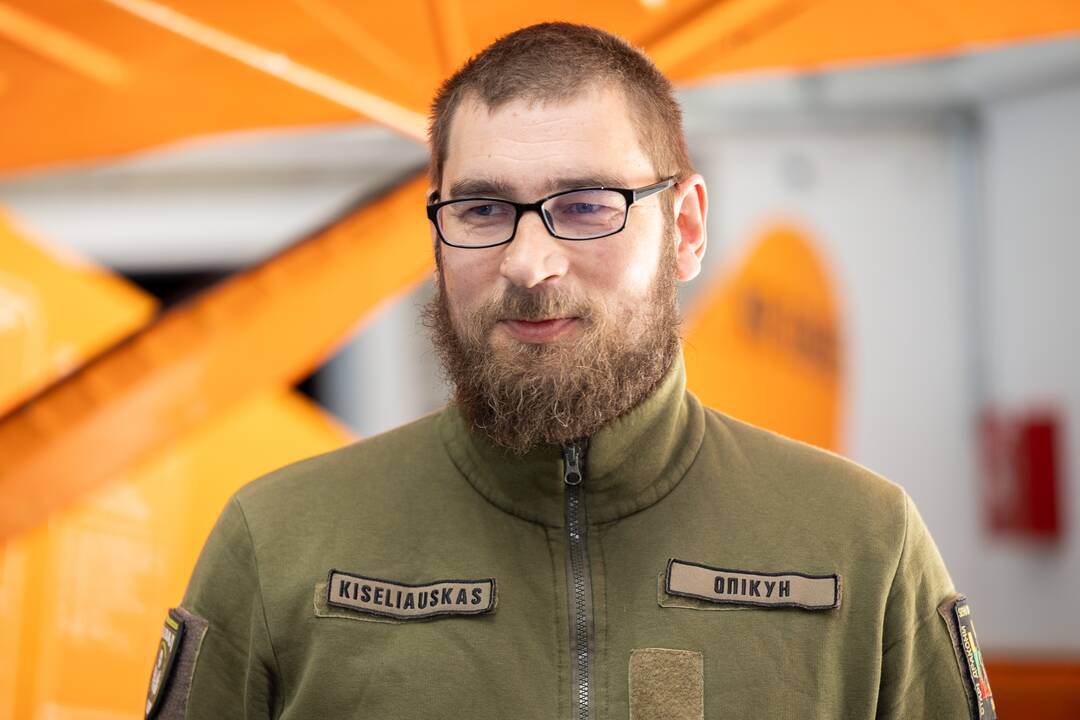 Aviacijos muziejuje savanoriai dalijosi patirtimi Ukrainoje